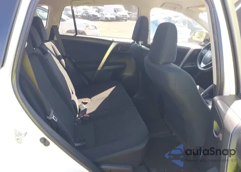 2017 Toyota Rav4 Le z USA, uszkodzony, nr VIN JTMBFREV9HD199523